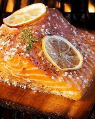 Копченое филе лосося и сальса из авокадо