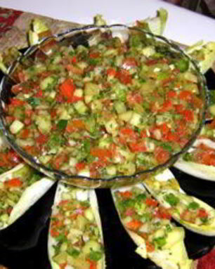 Острая сальса с огурцами и сладким перцем