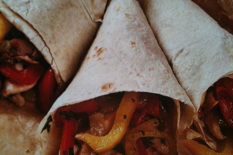 Рецепт тако с курицей и соусом сальса