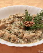 Курица в орехово-чесночном соусе Сациви