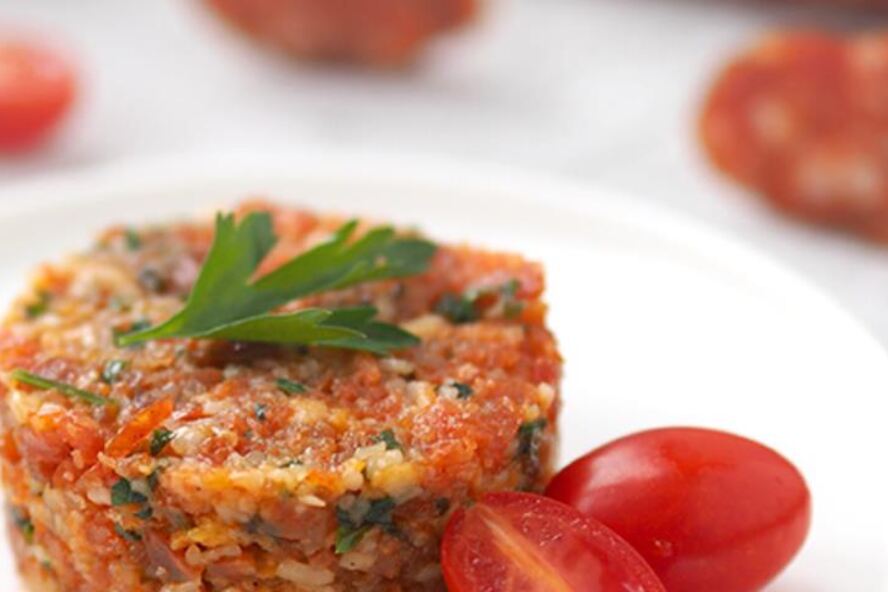 Рецепт тартара из чоризо с сыром и томатами