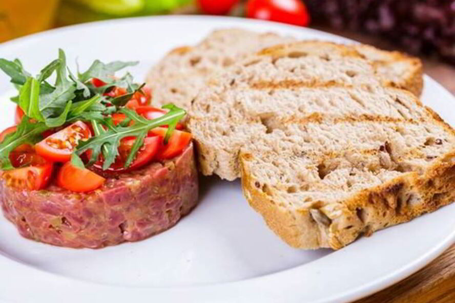 Рецепт тартара из говядины с каперсами и помидорами