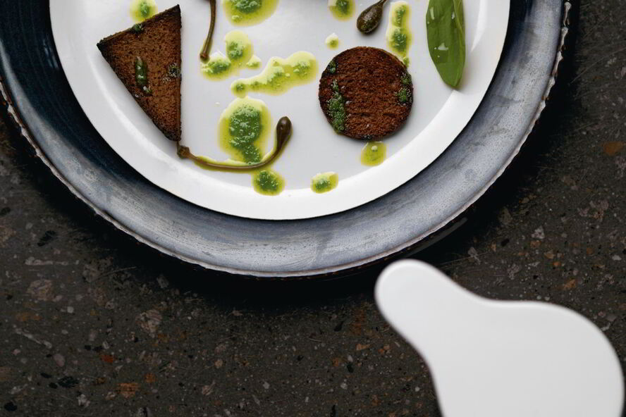 Рецепт тартара из говядины с щавелем, каперсами и сухарями