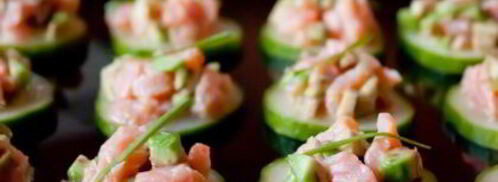 тартар из лосося и авокадо на огурцах. Шаг 6