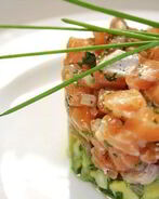 Тартар из лосося и каперсов