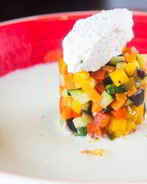 Тартар из овощей в соусе из йогурта