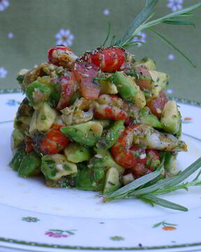 Тартар с раковыми шейками и авокадо