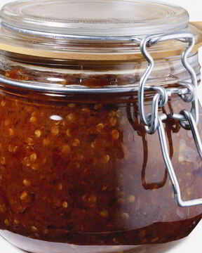 Грузинский соус Ткемали из красной алычи