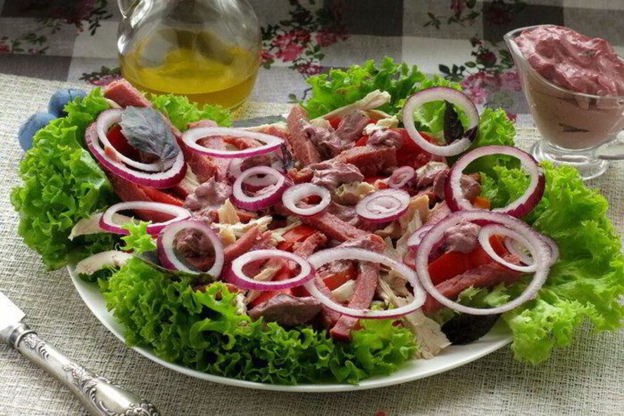 Рецепт мясного салата с майонезом-ткемали