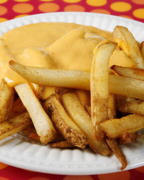 Томатный и сырный соус для картошки фри