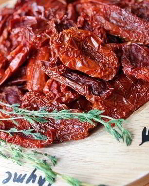 Вяленые томаты и томатный соус с печеными овощами