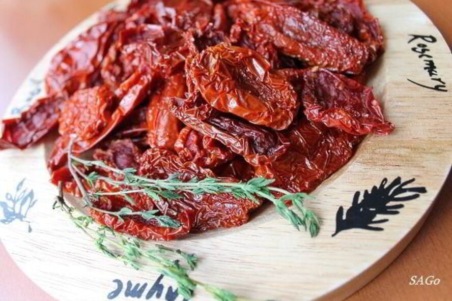 Рецепт вяленых томатов и томатный соус с печеными овощами