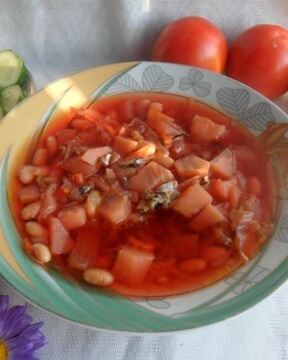 Борщ с килькой в томате и фасолью
