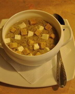 Крем-суп из шампиньонов на курином бульоне