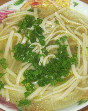 Куриный бульон с лапшой