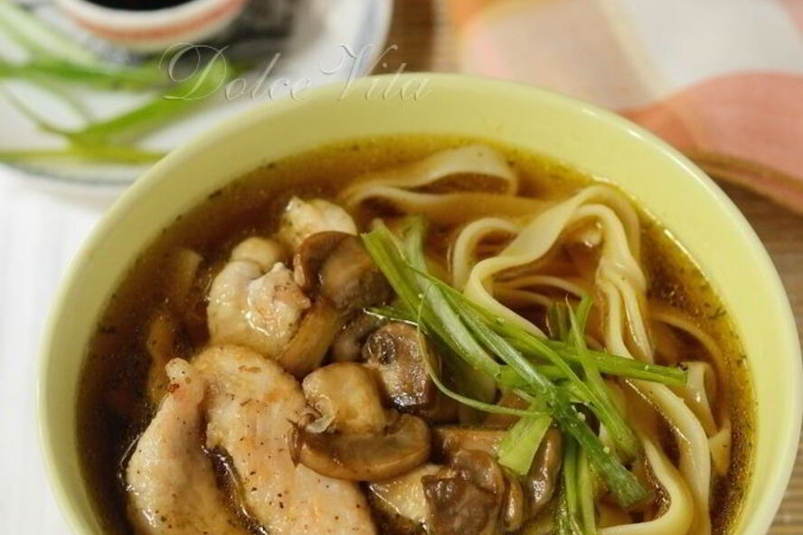 Рецепт лапши в бульоне с грибами и курицей