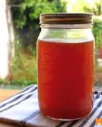 Прозрачный говяжий бульон на мясе и костях