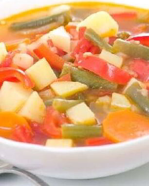 Суп-гуляш на курином бульоне