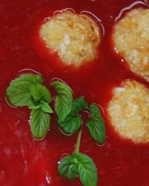 Фруктовый суп с творожными шариками