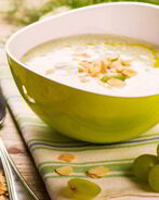 Белый гаспачо с виноградом