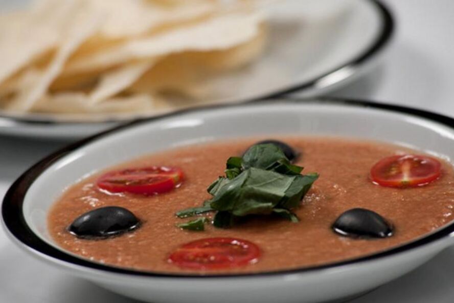 Рецепт гаспачо с пшеничными чипсами