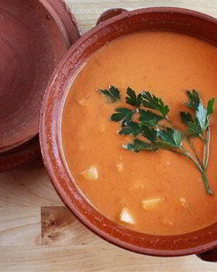 Гаспачо с томатами и персиками