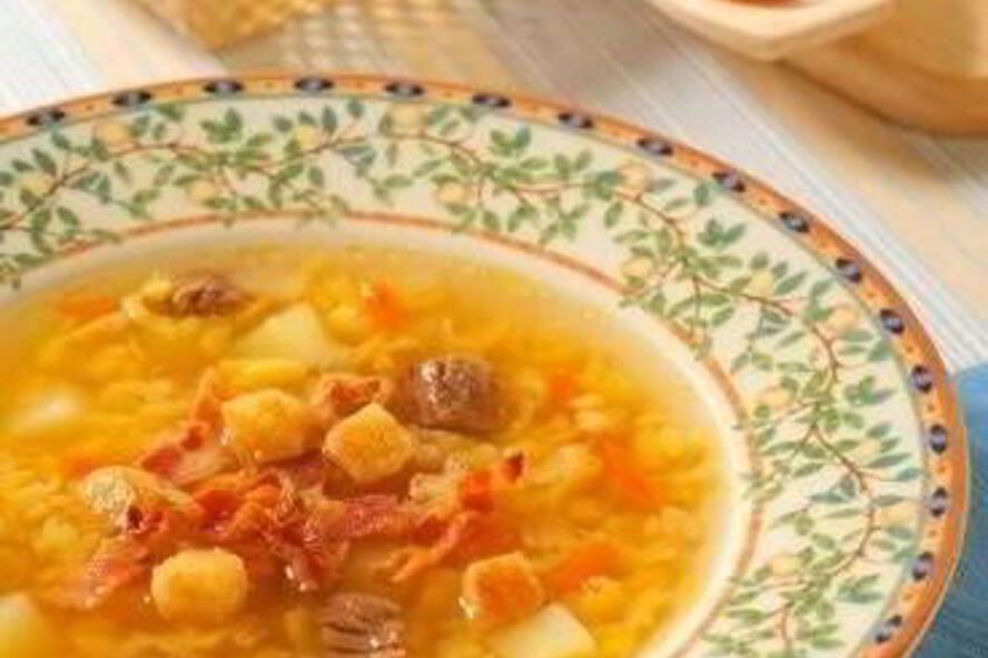 Рецепт горохового супа с беконом и гренками