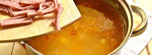 гороховый суп с копченой колбасой и зеленью. Шаг 5