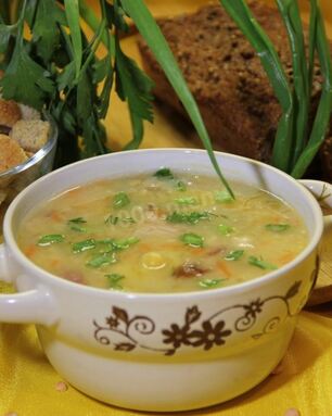 Гороховый суп с копчеными ребрышками и курицей