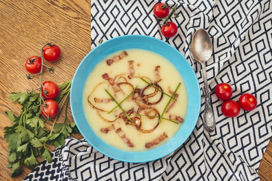 Рецепт супа горохового с беконом и луком-фри
