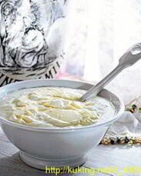 Холодный йогуртовый суп с огурцом