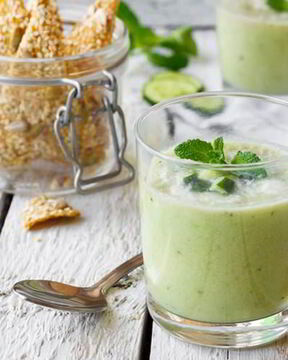 Холодный крем-суп из огурца и сельдерея