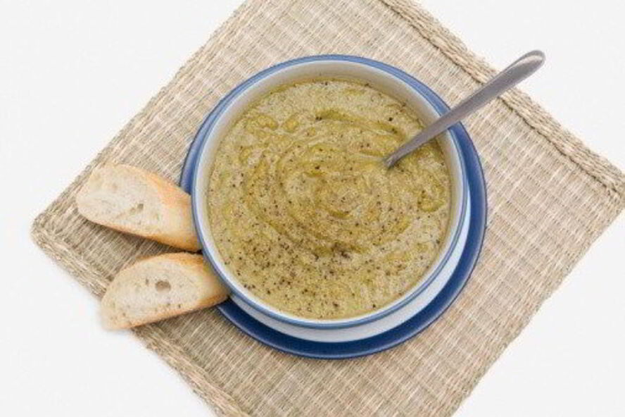 Рецепт холодного крема-супа с зеленым горошком и цукини по-средиземноморски