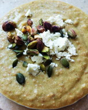 Холодный суп из гречки, томатов, авокадо и базилика