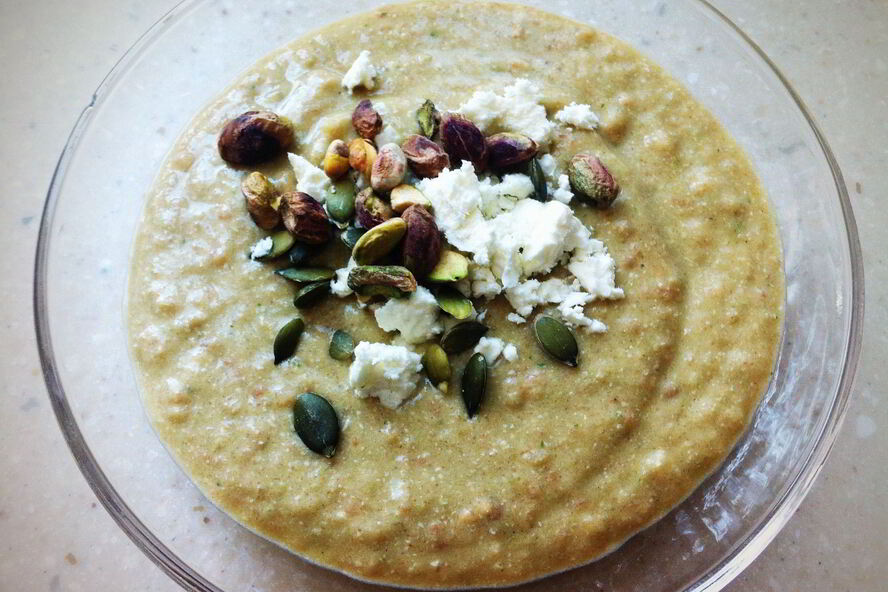 Рецепт холодного супа из гречки, томатов, авокадо и базилика