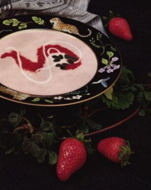 Холодный ягодный суп с черничным соусом