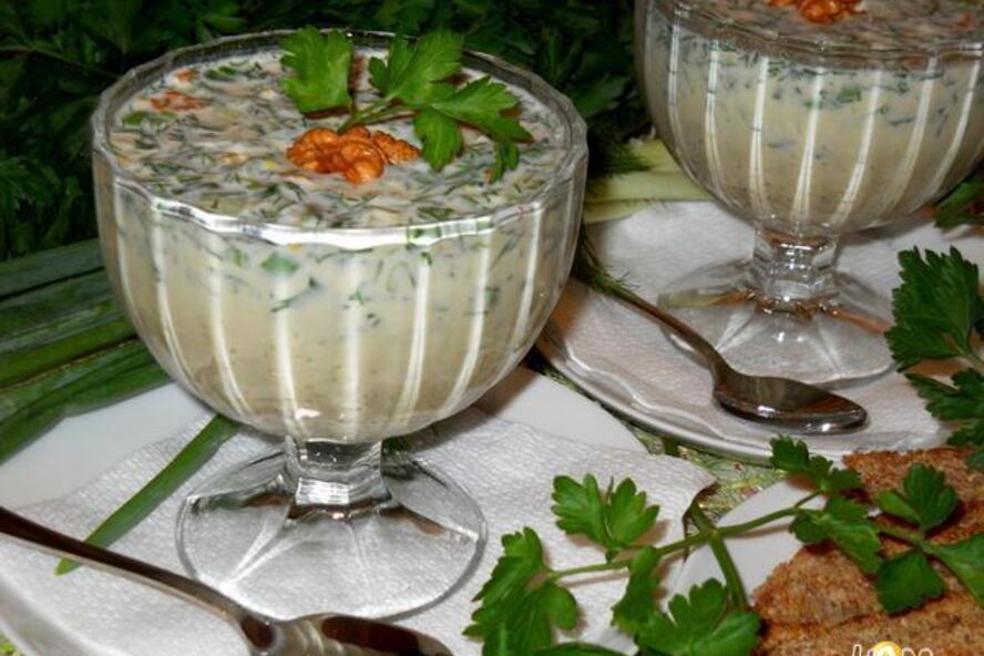 Рецепт зеленого холодного супа на кефире таратор