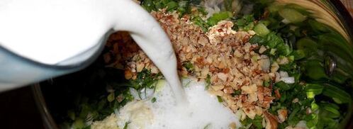 зеленый холодный суп на кефире таратор. Шаг 8