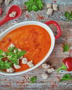 Крем-суп из запеченного перца с хрустящими ржаными отрубями