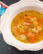 Легкий суп с крабовыми палочками