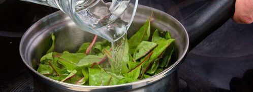 кисломолочный суп со свекольной ботвой сарнапур. Шаг 3