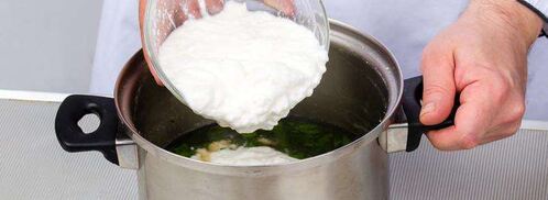 кисломолочный суп со свекольной ботвой сарнапур. Шаг 5