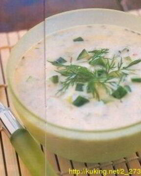 Молочный суп с йогуртом, огурцом и укропом