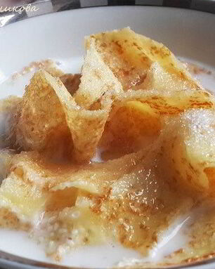 Молочный суп с лапшой из крахмальных блинов