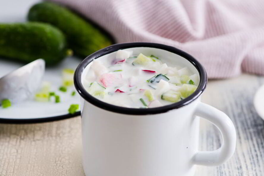 Рецепт легкой окрошки с редиской, на кефире