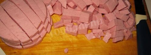 окрошка на кефире классическая с колбасой. Шаг 3