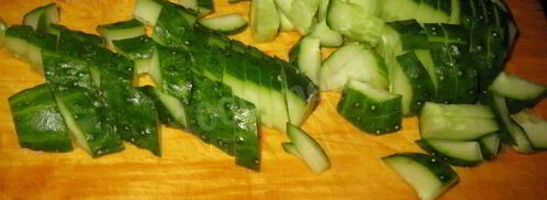 окрошка на кефире классическая с колбасой. Шаг 3