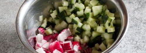 окрошка на квасе с полукопченой колбасой. Шаг 9