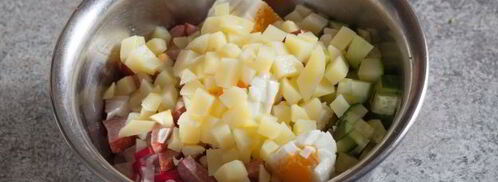 окрошка на квасе с полукопченой колбасой. Шаг 12