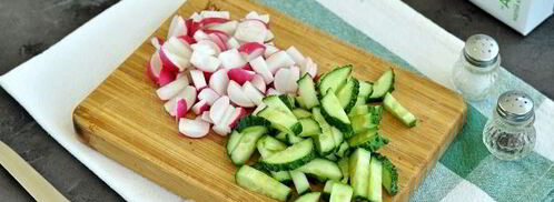 окрошка с колбасой на айране. Шаг 5